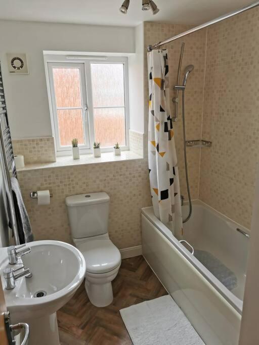 Modern Roomy 3 Bedroom Home Pershore Extérieur photo